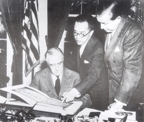 Hu_Shih_and_Franklin_Delano_Roosevelt_0.jpg