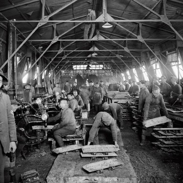 Xu Guoqi 2 Chinese workers BW.jpeg