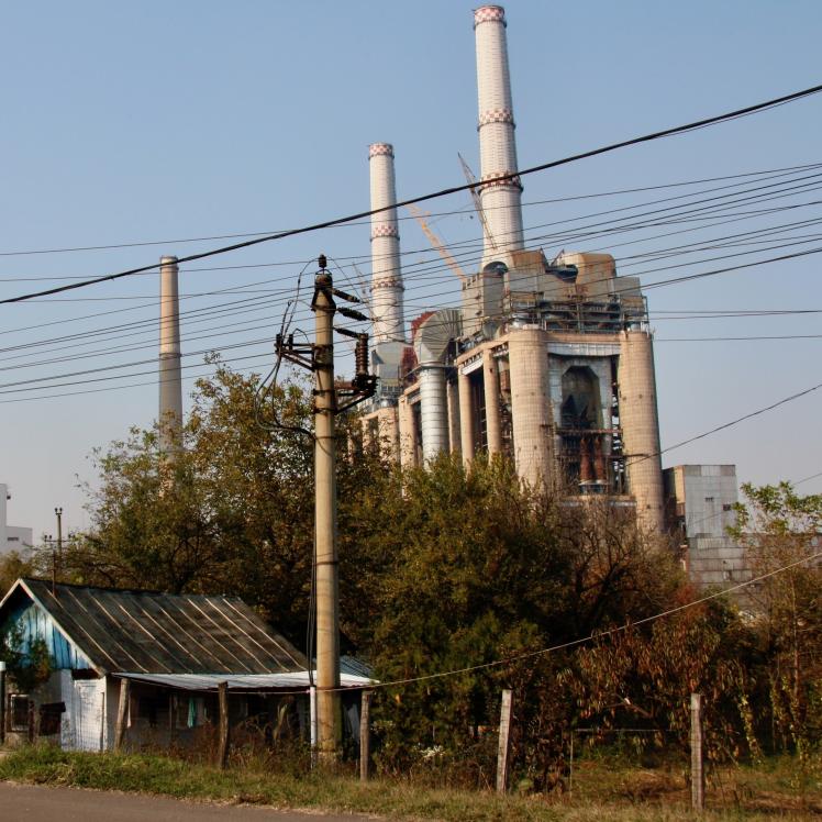 Rovinari power plant viewed from south side - Rogojel.jpeg